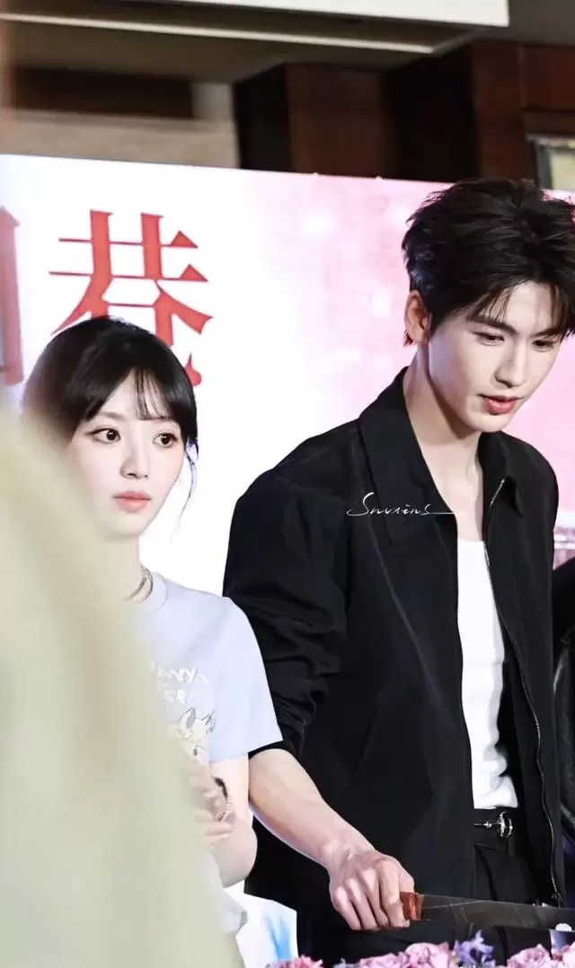 张凌赫古装贵公子形象固化,观众自发构建CP逻辑成现象 _ 资讯配图 张凌赫古装贵公子形象固化,观众自发构建CP逻辑成现象 _ 资讯配图